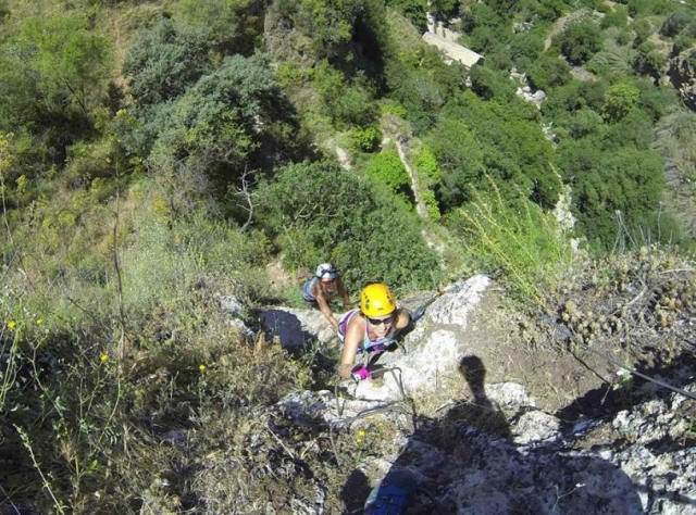 Subiendo la ferramarra a través de las grapas